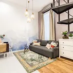Vibrant Arty Home In Central Budapest