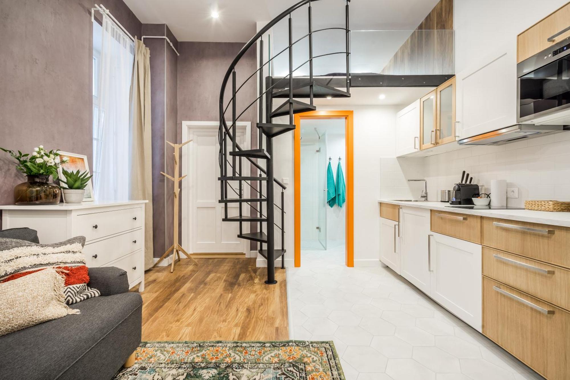 Apartment Vibrant Arty In