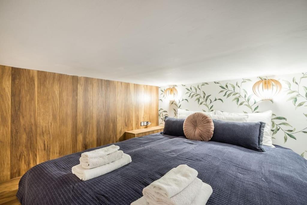 Vibrant Arty In Apartment Budapest