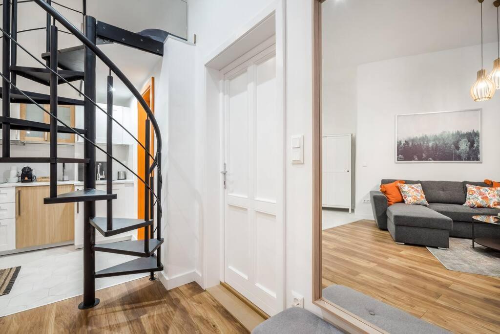 Apartment Vibrant Arty In Budapest