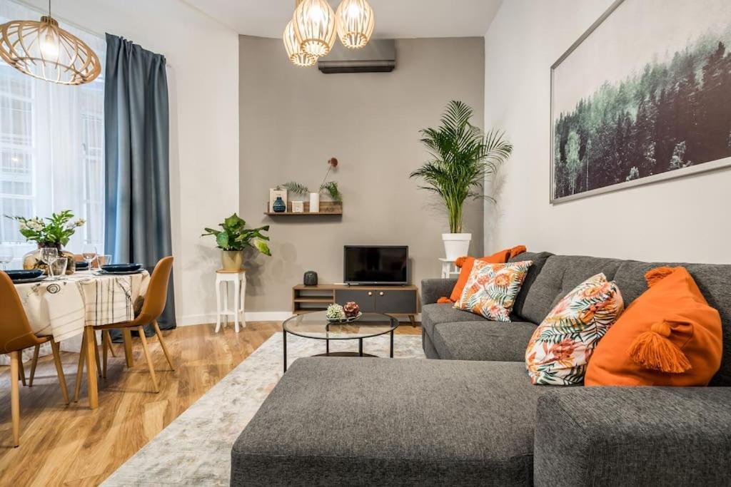Vibrant Arty In Apartment Budapest